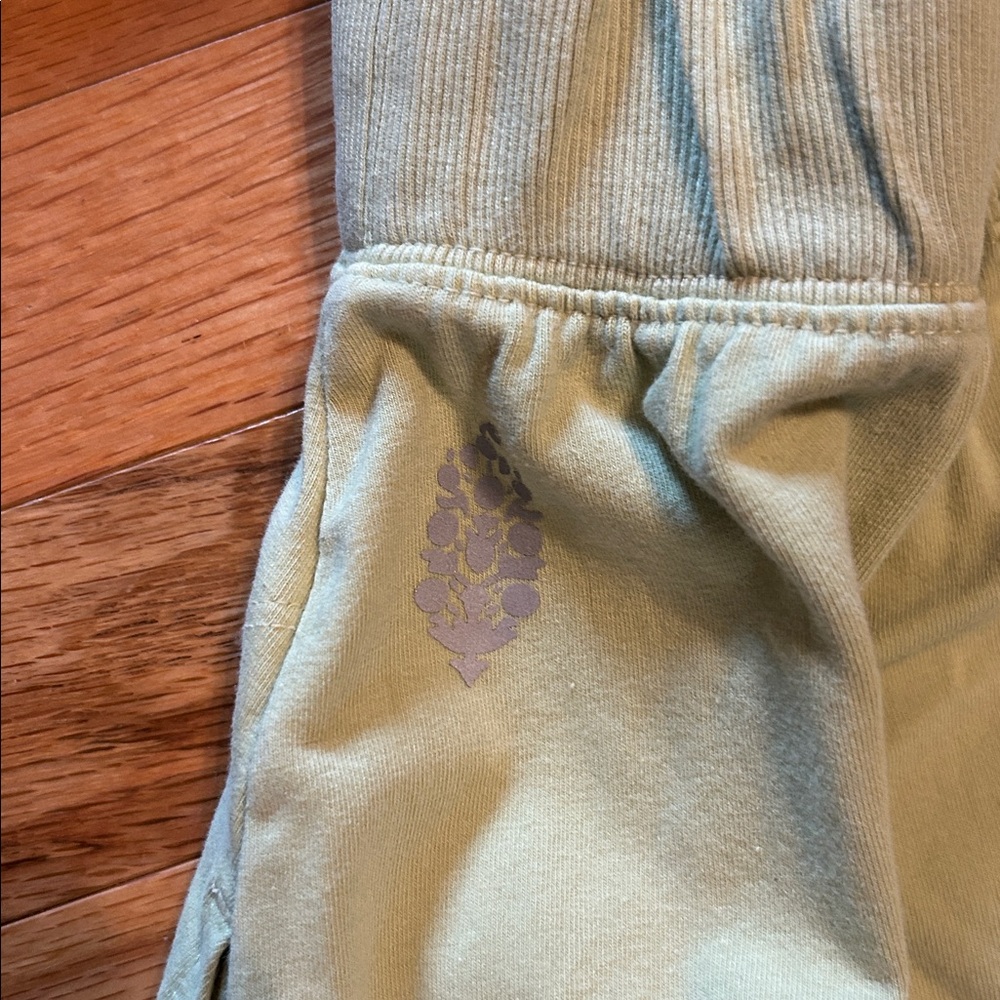 Free People hot shot relaxed set. Size medium. Light green color called Moss. - Picture 5 of 13